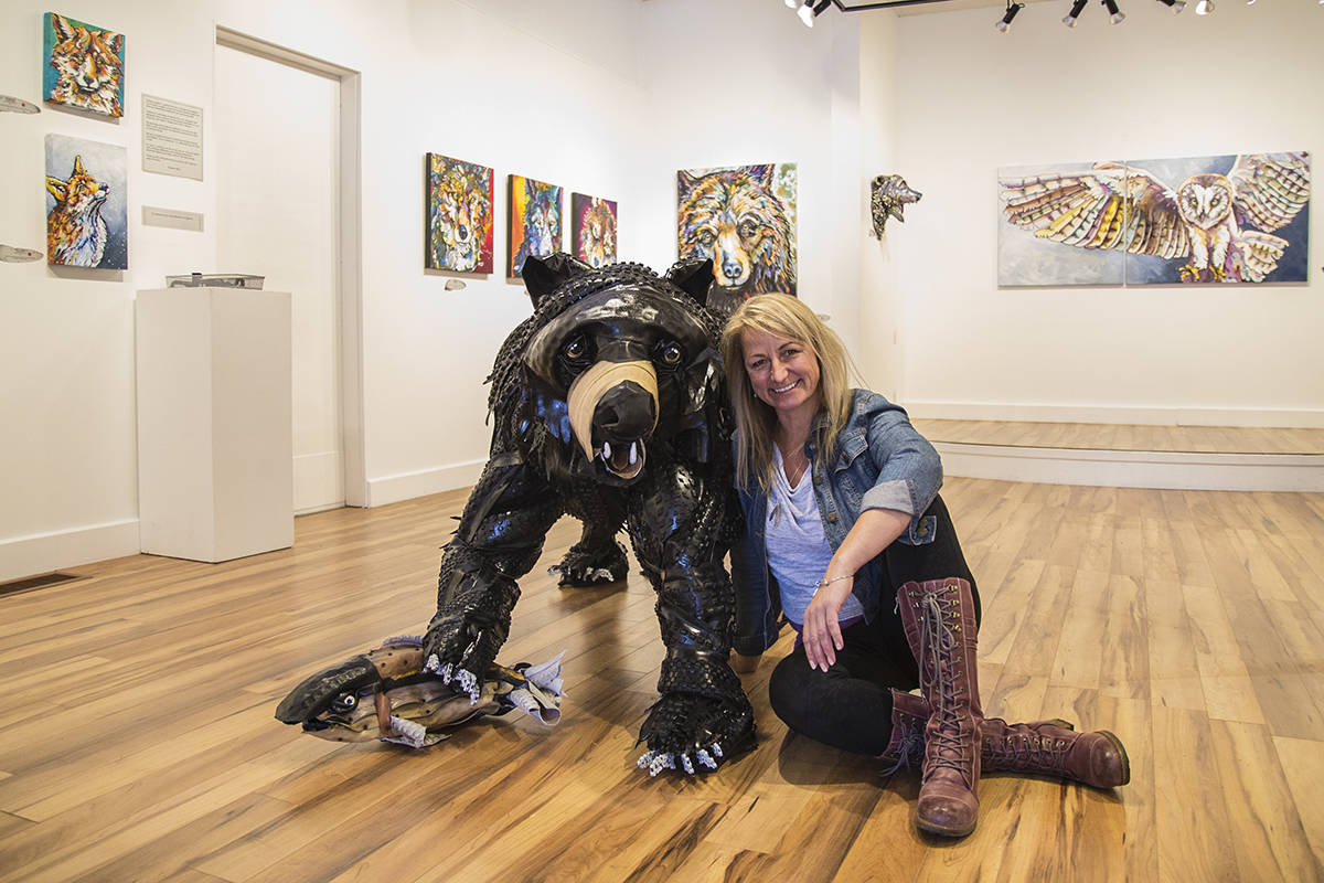 A picture of Zuzana Riha with her sculpture and artwork.